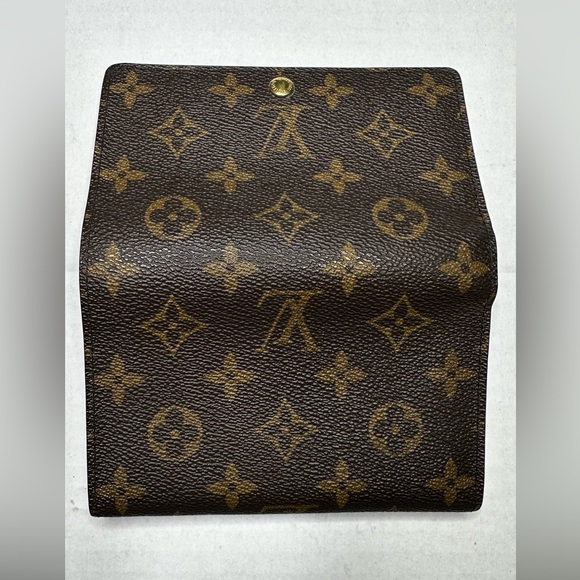 LV Monogram Snap Compact with Zipper - Picture 3 of 7